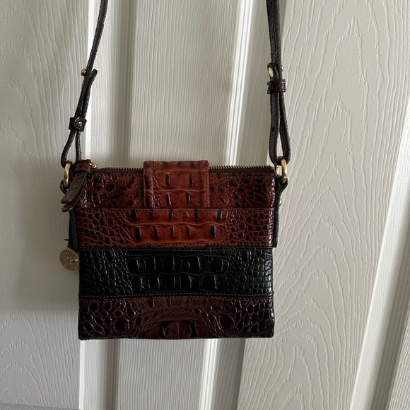 BRAHMIN Brown and Black Textured Cross post Bag with Gold Twist Lock Clasp - Picture 5 of 9